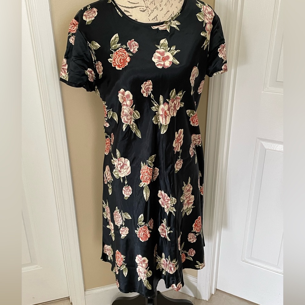 RJ Stevens Woman| Gorgeous Black & Red Roses Satiny Finish Fit & Flair Dress
